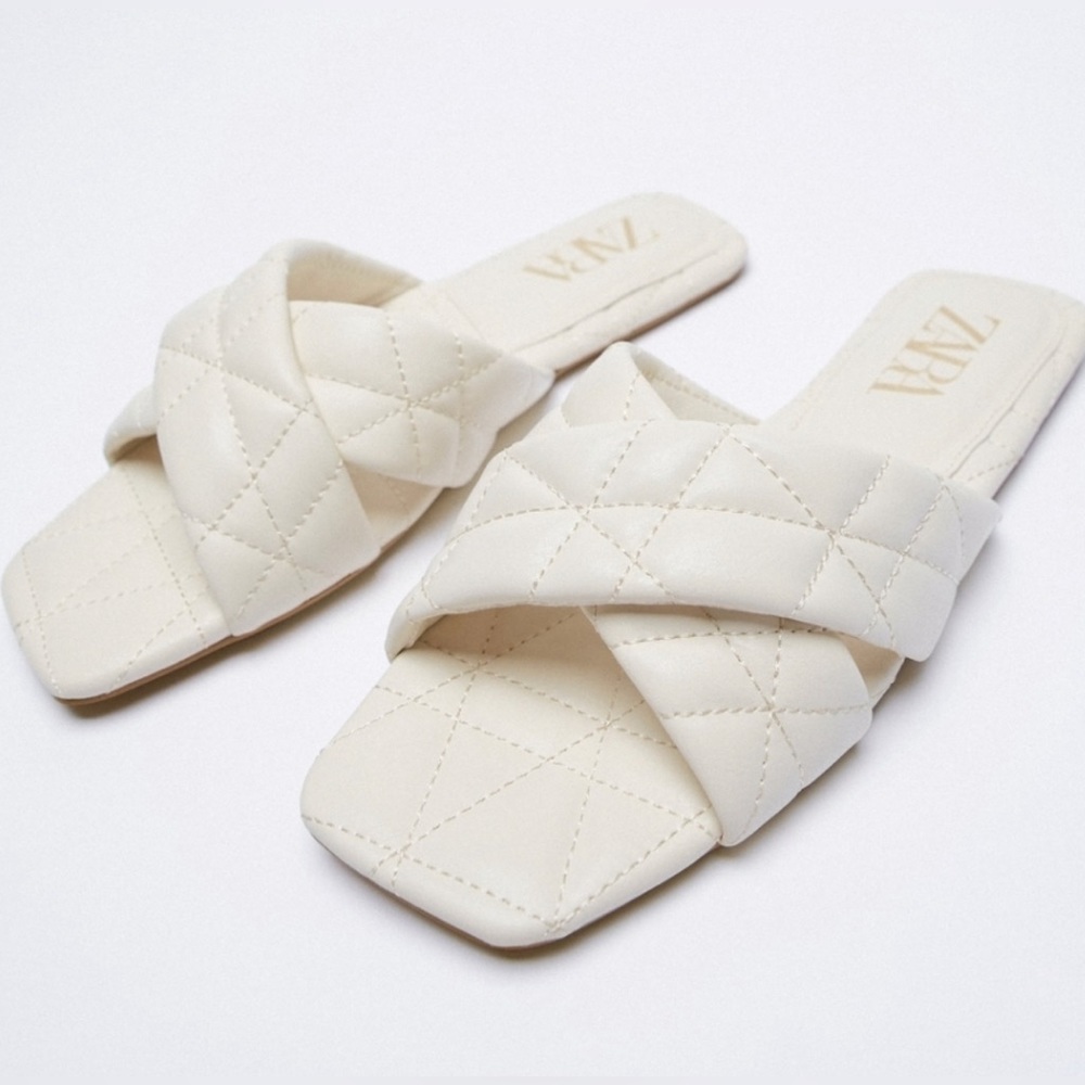 NEW ZARA 🌀WHITE PATTED QUILTED SLIDE FLAT SANDALS
